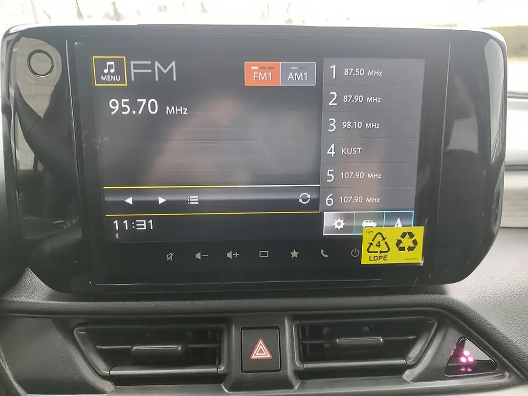 Suzuki Swift - Thumbnail 13
