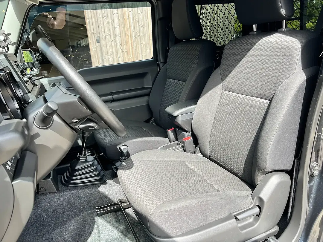 Suzuki Jimny - Thumbnail 7