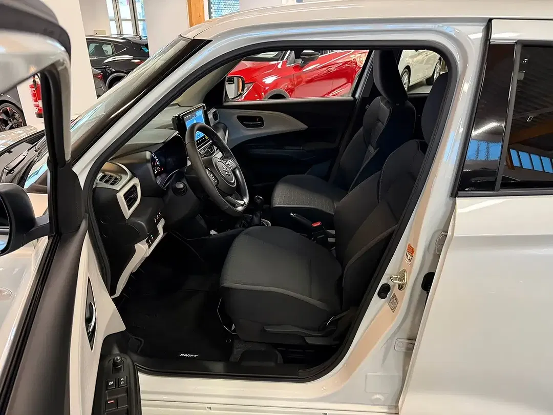 Suzuki Swift - Thumbnail 9