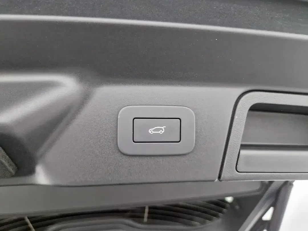 Land Rover Range Rover Velar - Thumbnail 11