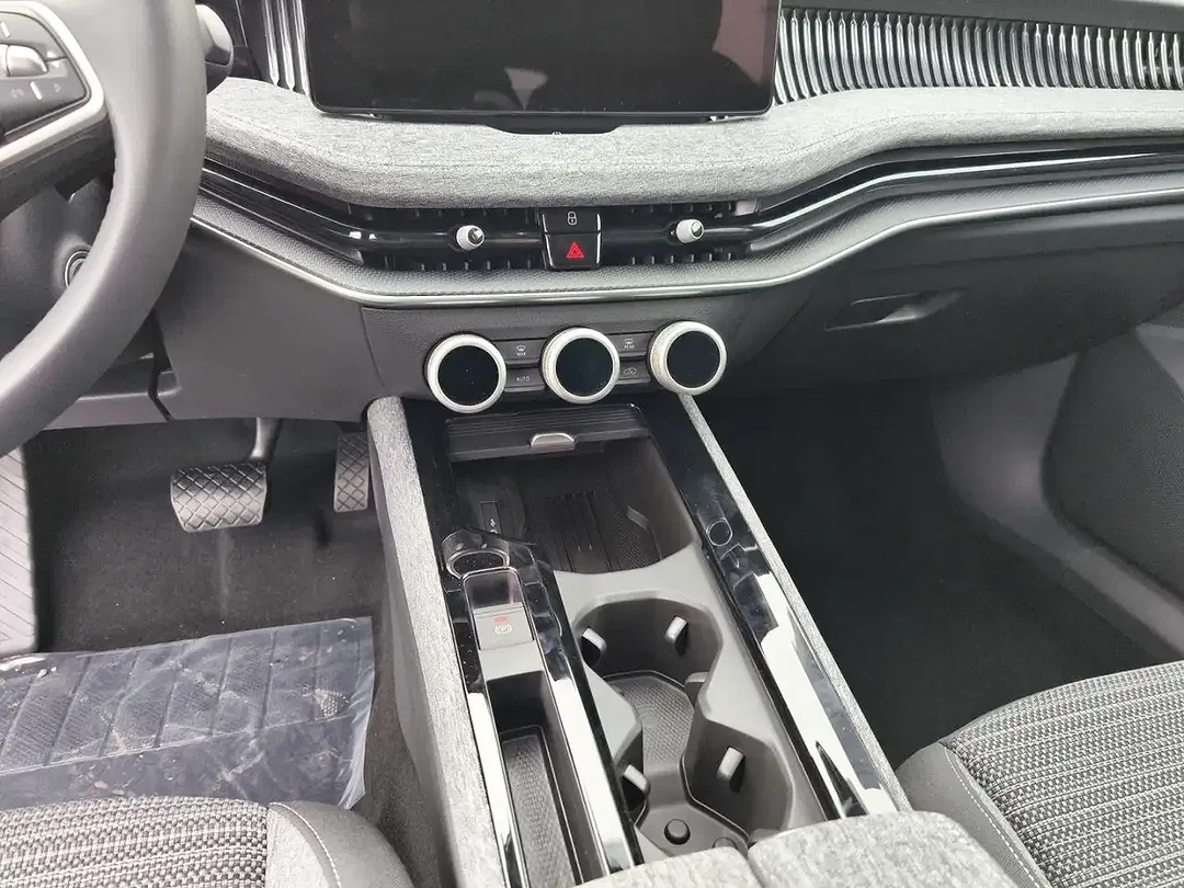 Skoda Superb - Thumbnail 11