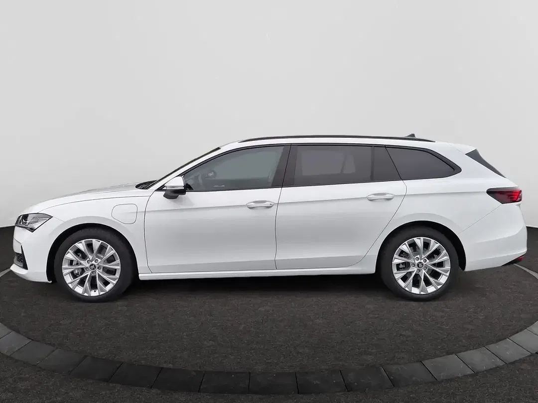 Skoda Superb - Thumbnail 2