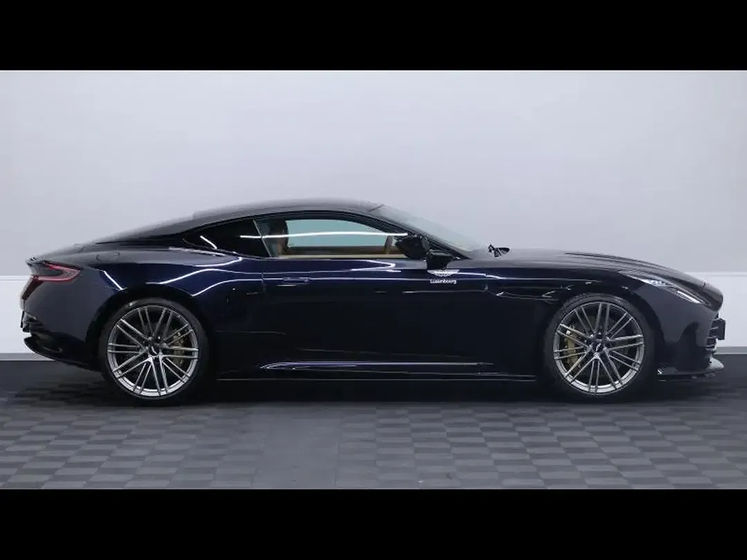 Aston Martin DB12 - Thumbnail 3