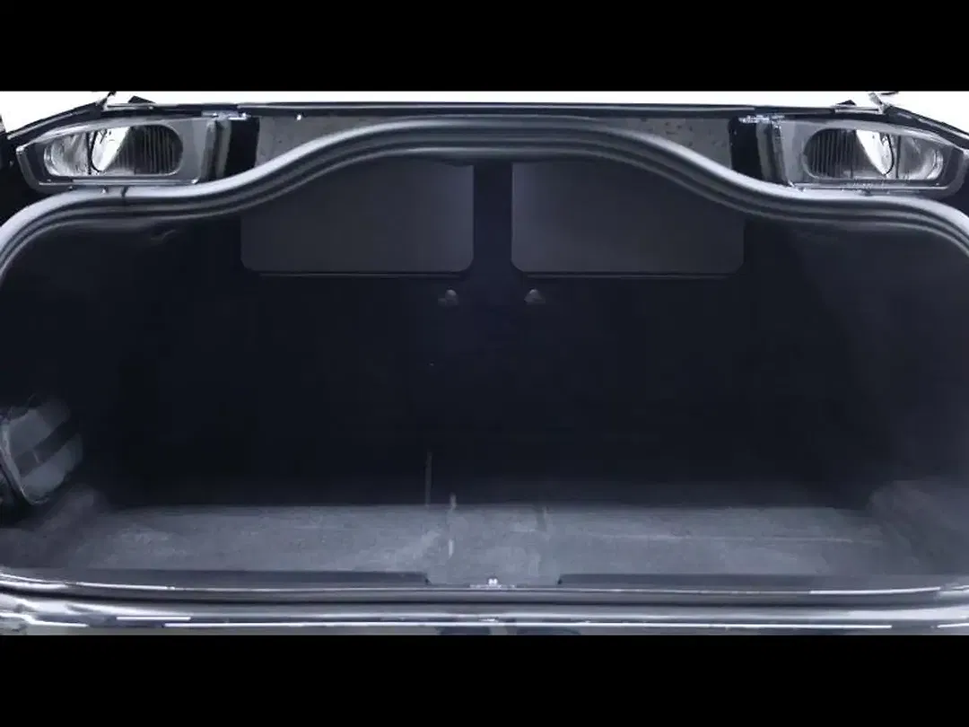 Aston Martin DB12 - Thumbnail 6