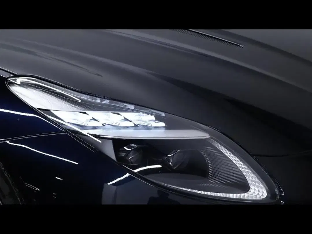 Aston Martin DB12 - Thumbnail 7