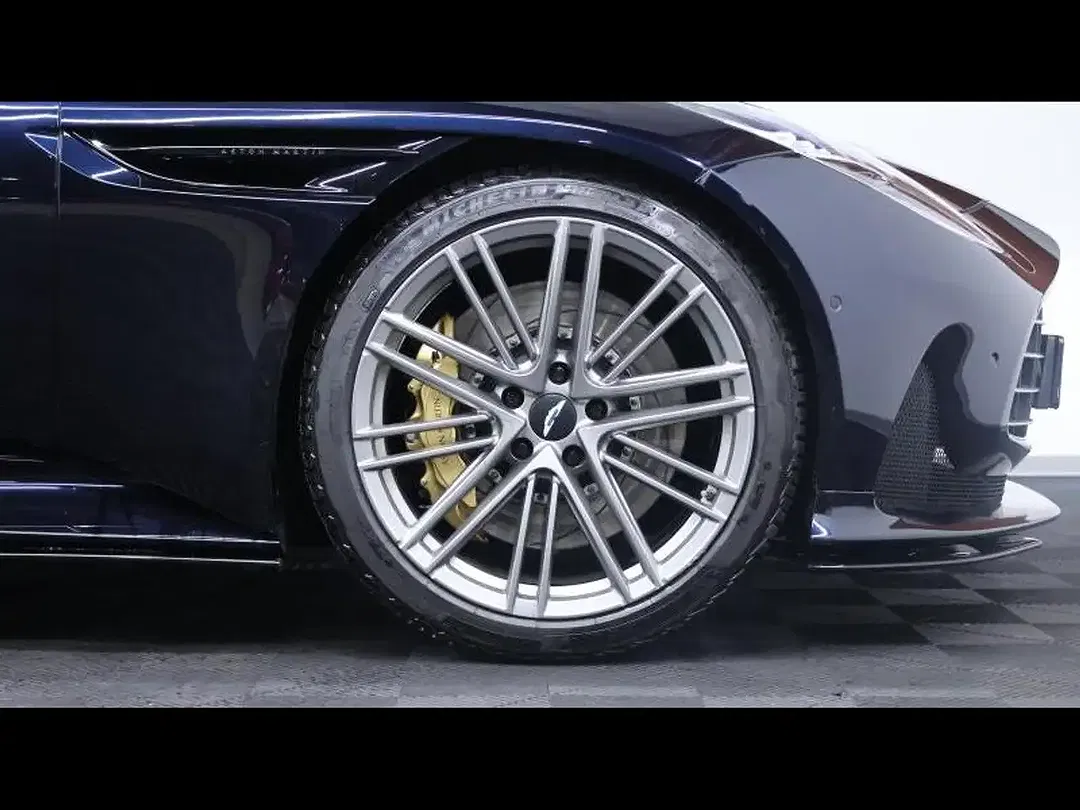 Aston Martin DB12 - Thumbnail 9