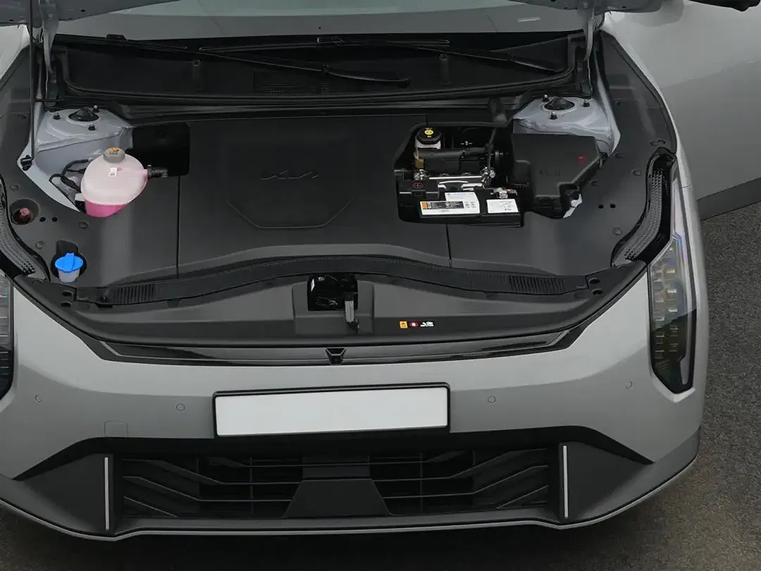 Kia EV4 - Thumbnail 4