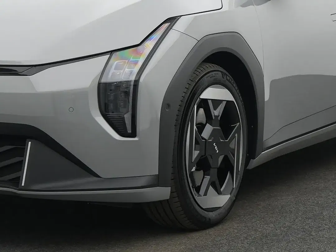 Kia EV4 - Thumbnail 7