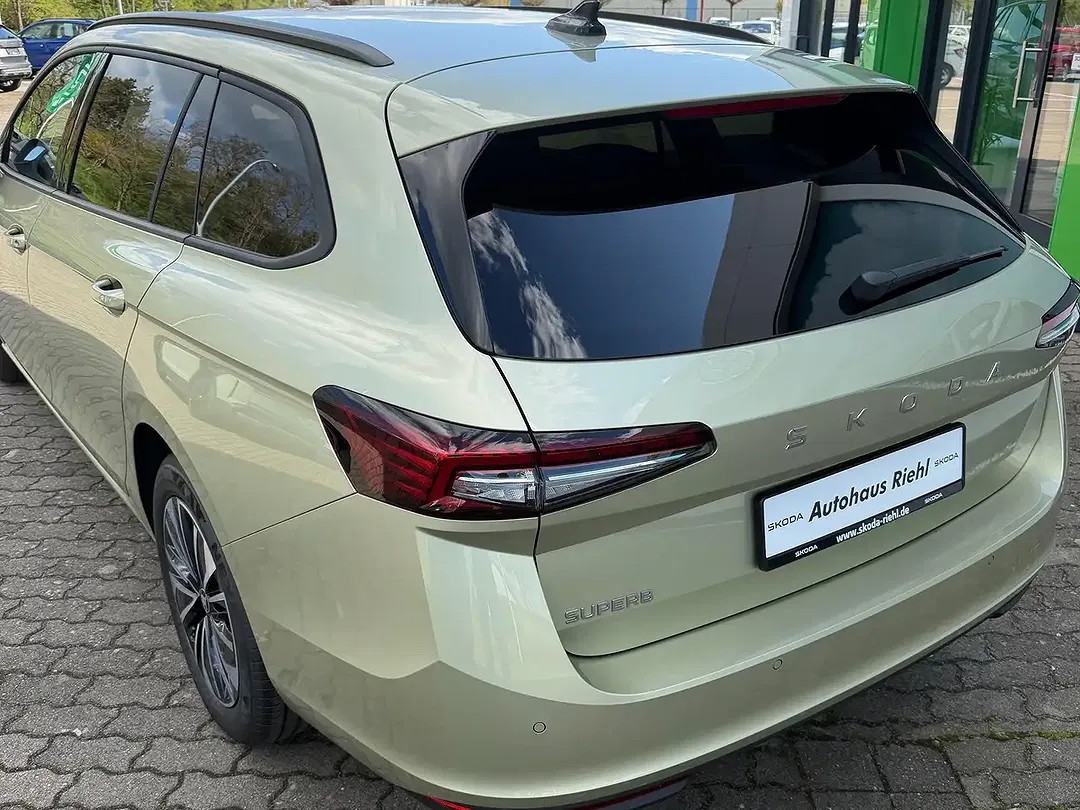 Skoda Superb - Thumbnail 8