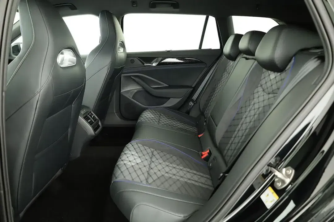 Volkswagen Passat Variant - Thumbnail 10