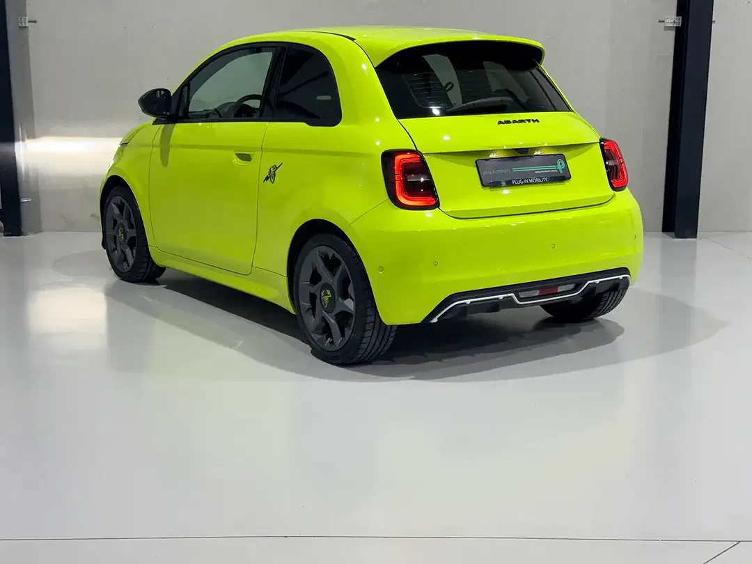Abarth 500e - Thumbnail 3