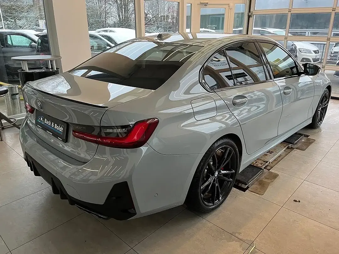 BMW M3 - Thumbnail 4