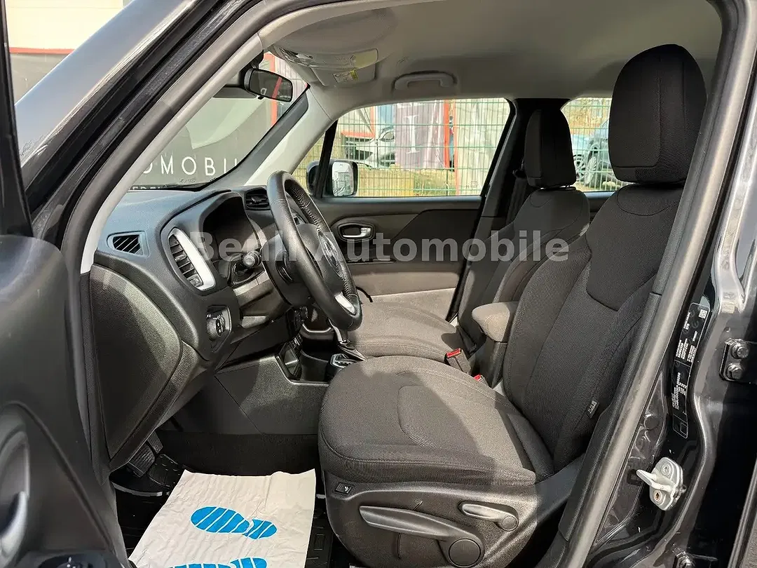 Jeep Renegade - Thumbnail 11