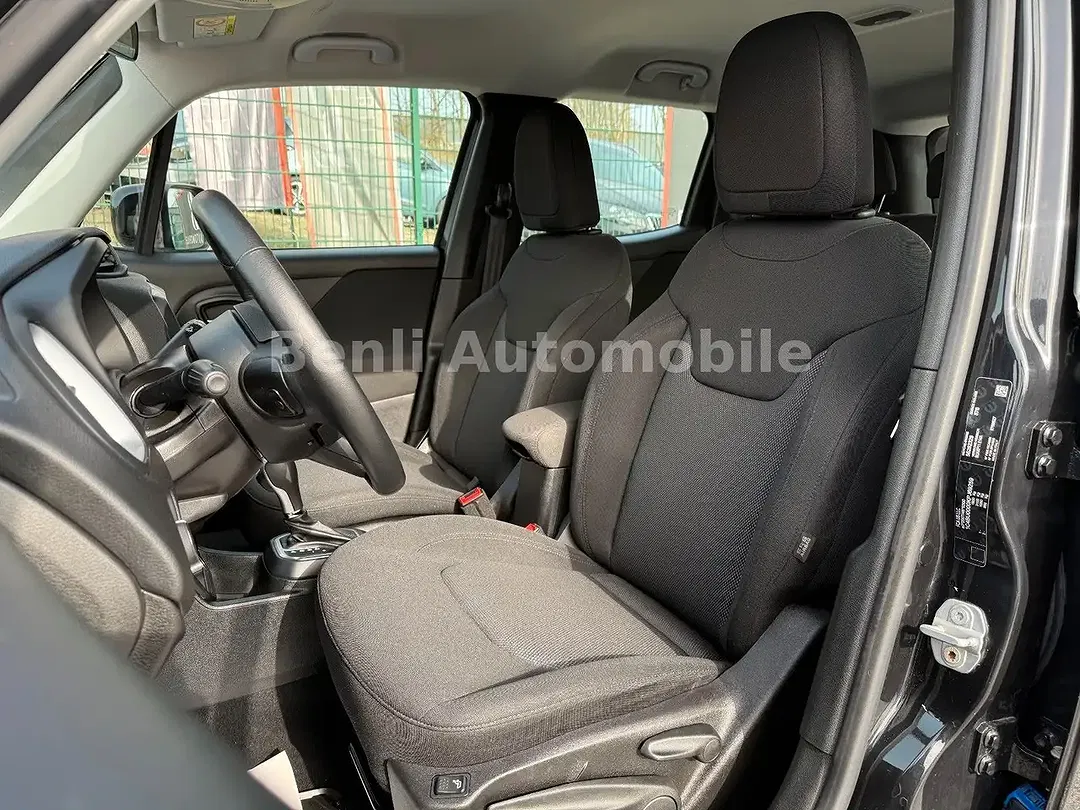 Jeep Renegade - Thumbnail 13