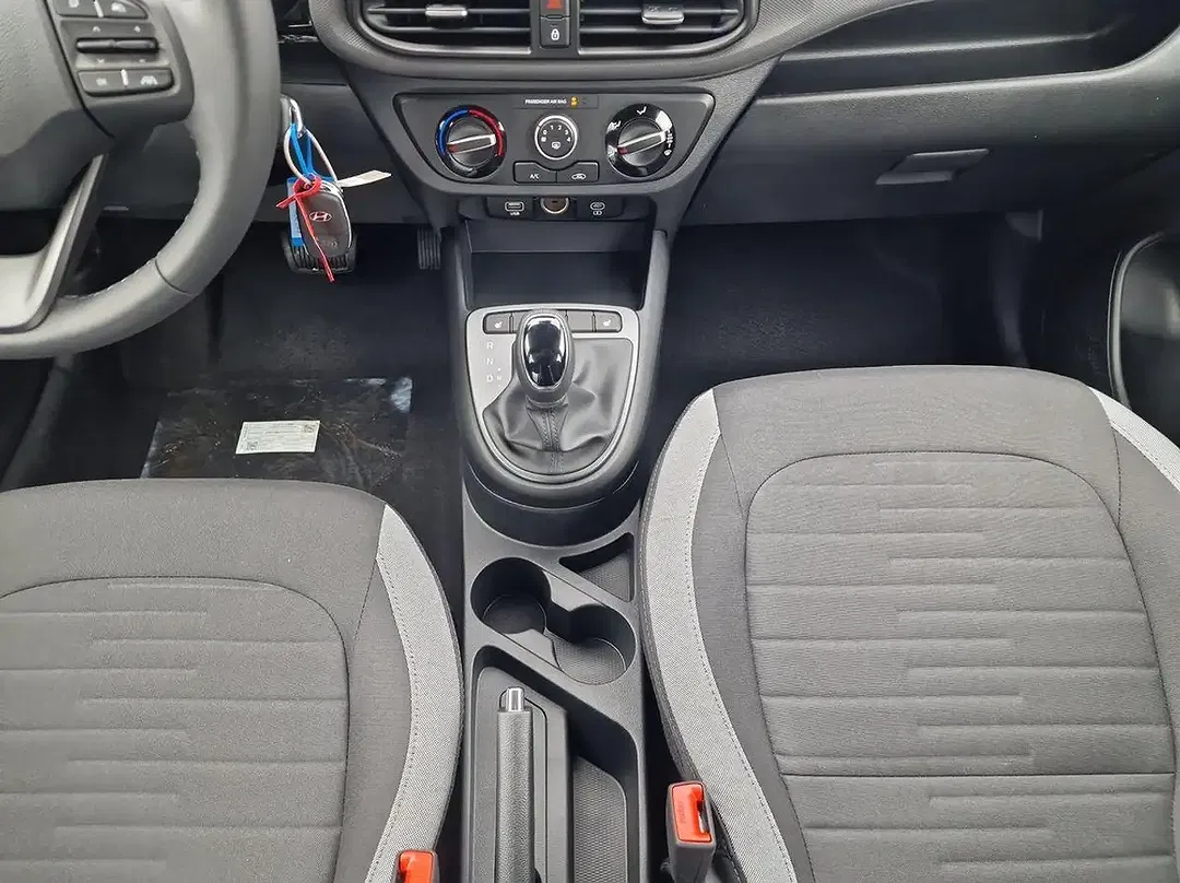Hyundai i10 - Thumbnail 11