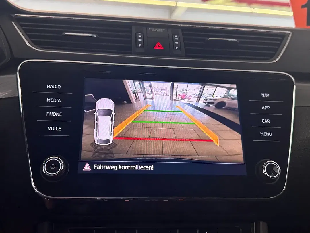 Skoda Superb - Thumbnail 12