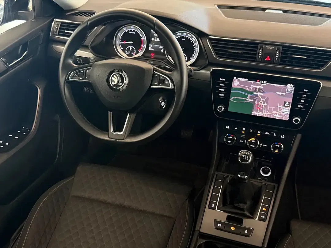 Skoda Superb - Thumbnail 5