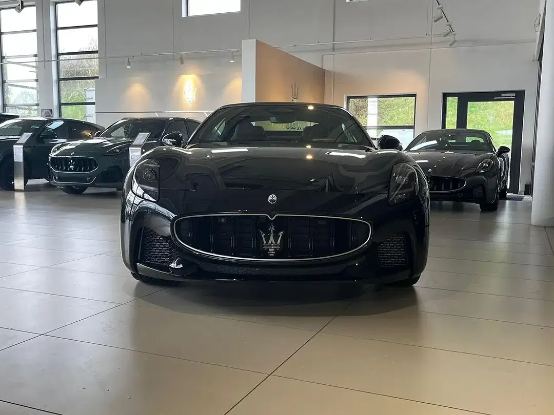 Maserati GranCabrio - Thumbnail 2