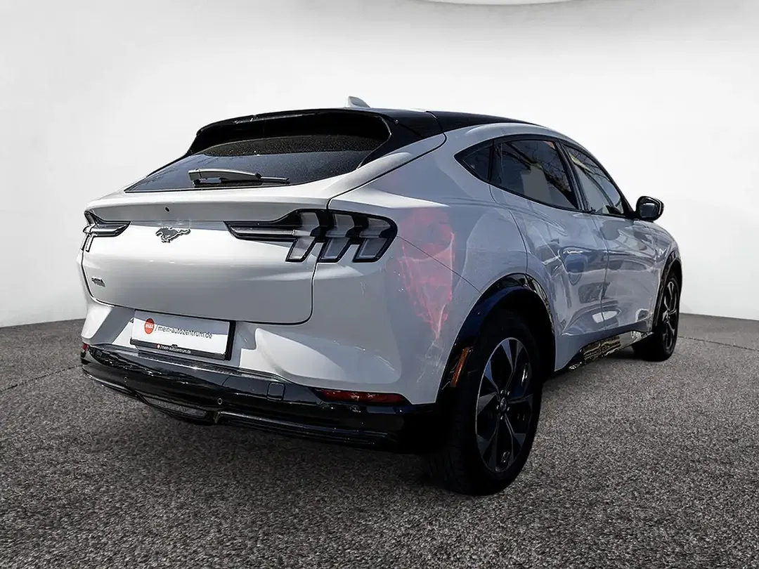 Ford Mustang - Thumbnail 3