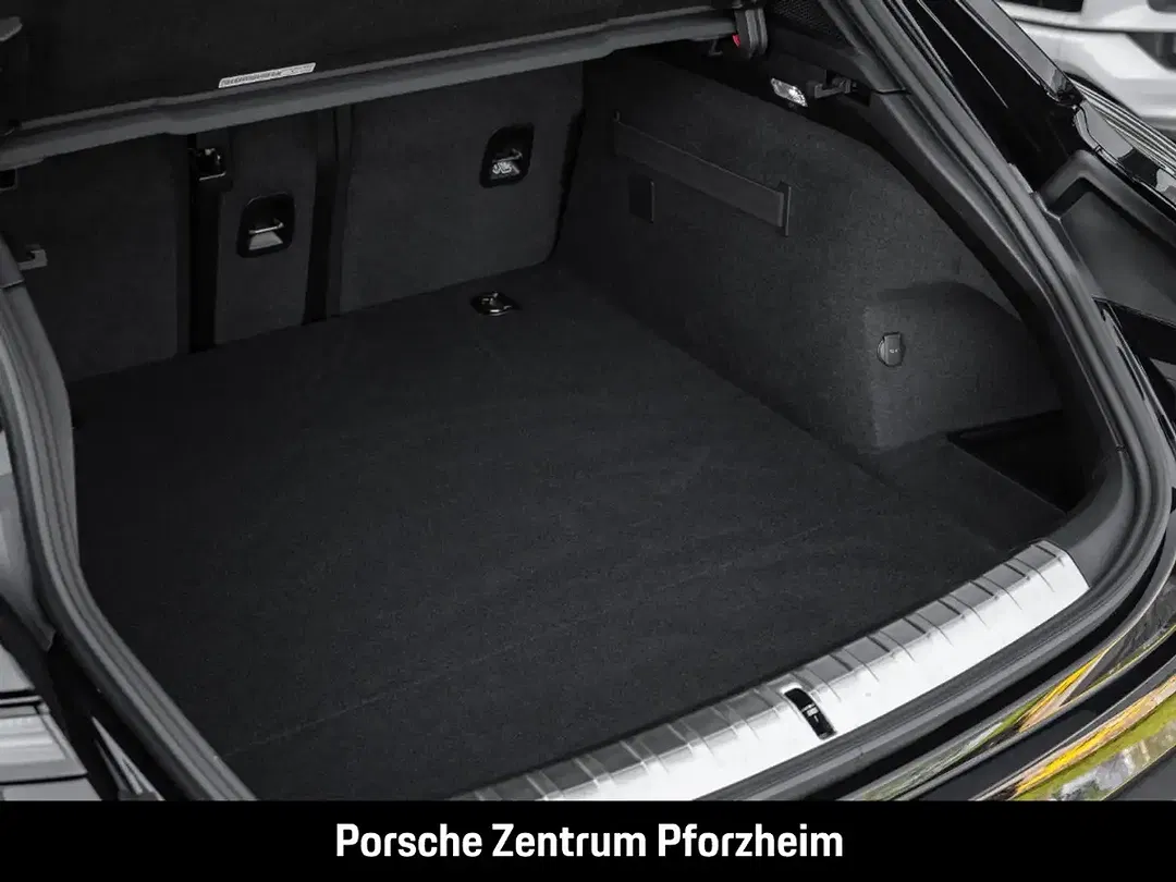 Porsche Taycan - Thumbnail 13