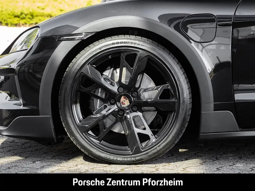 Porsche Taycan - Thumbnail 14