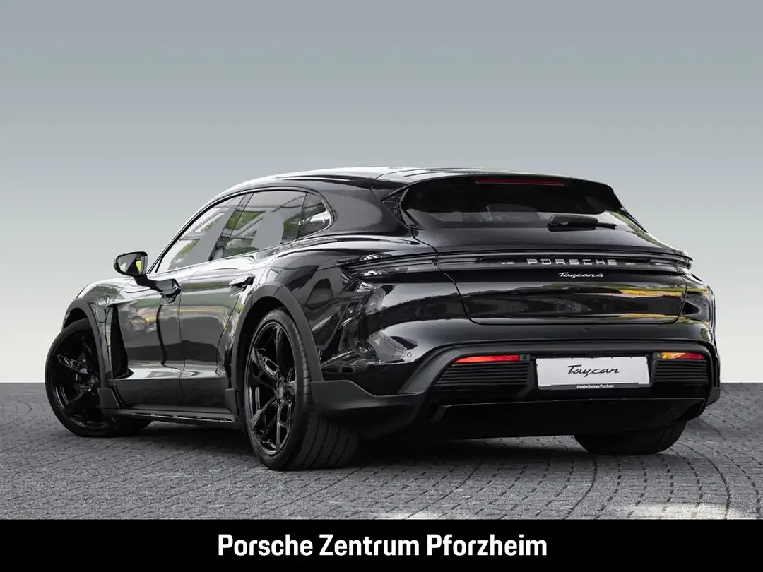 Porsche Taycan - Thumbnail 3