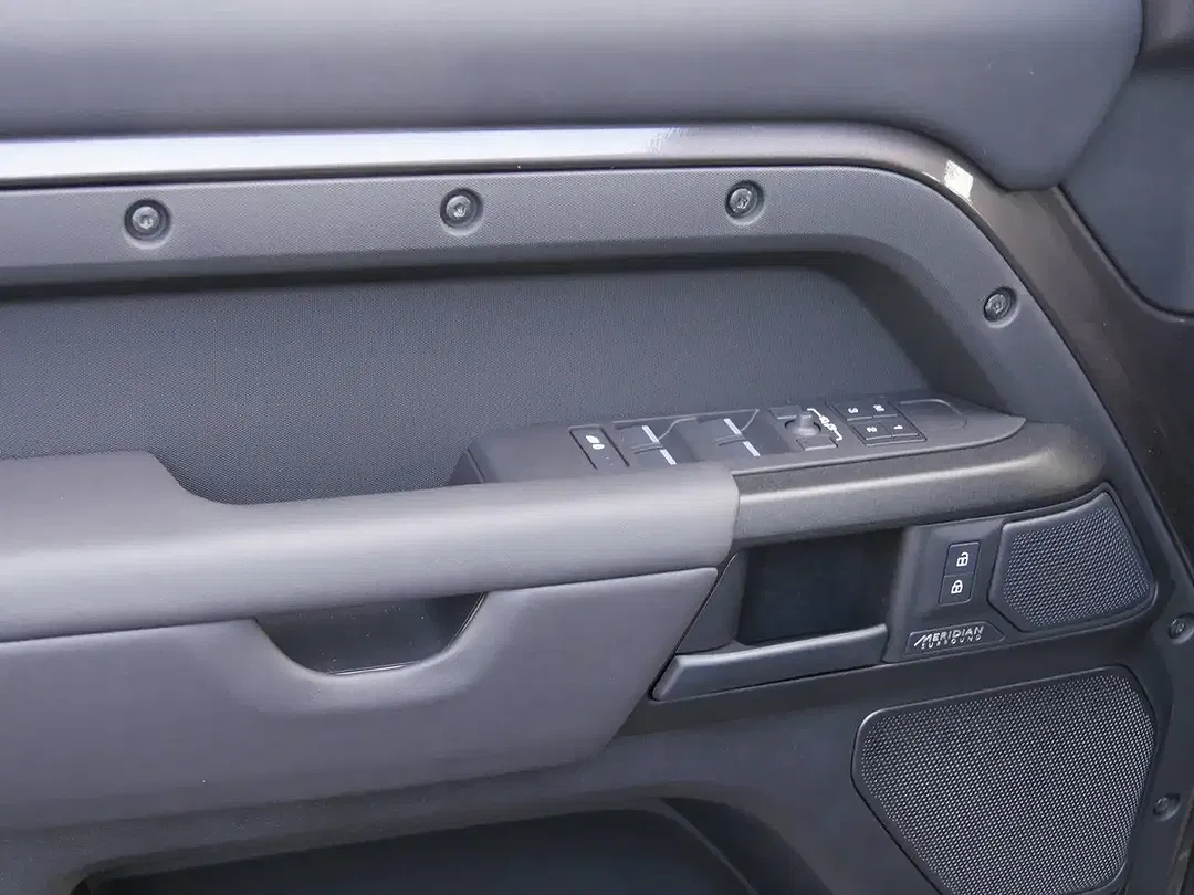 Land Rover Defender - Thumbnail 11