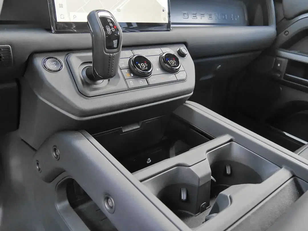 Land Rover Defender - Thumbnail 13