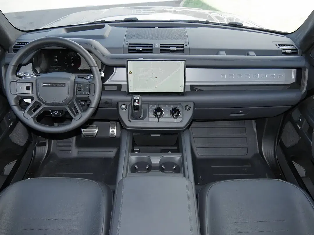 Land Rover Defender - Thumbnail 4
