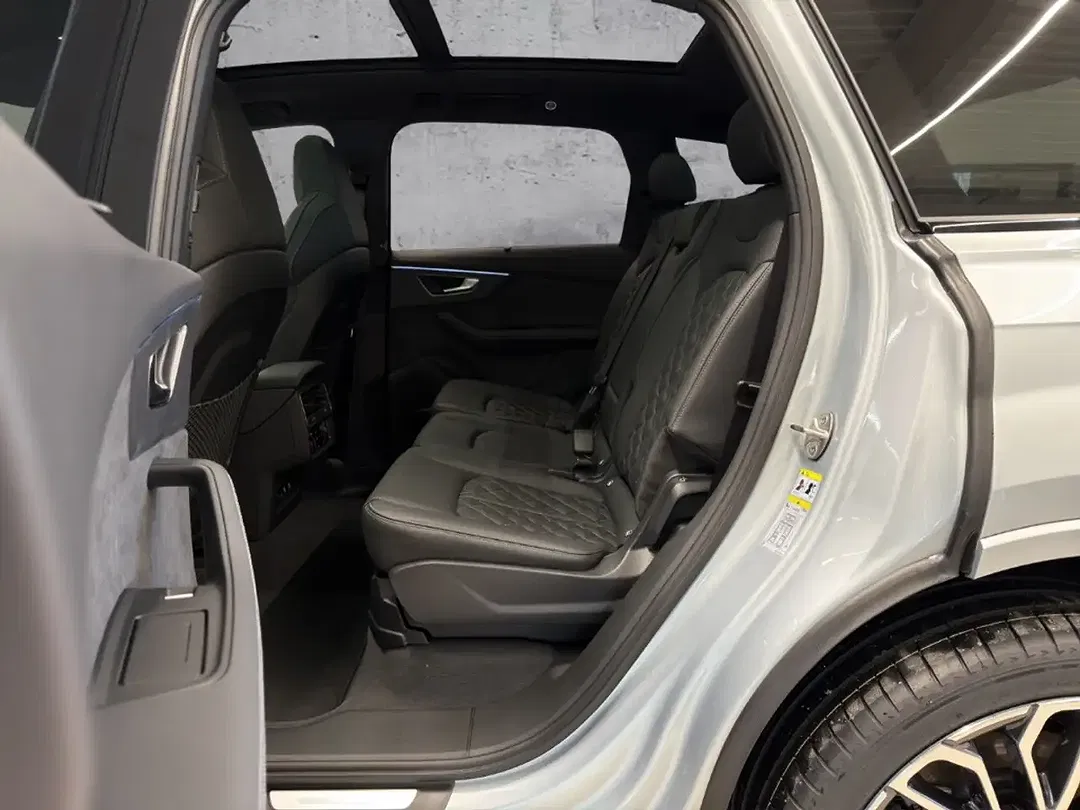 Audi Q7 - Thumbnail 10