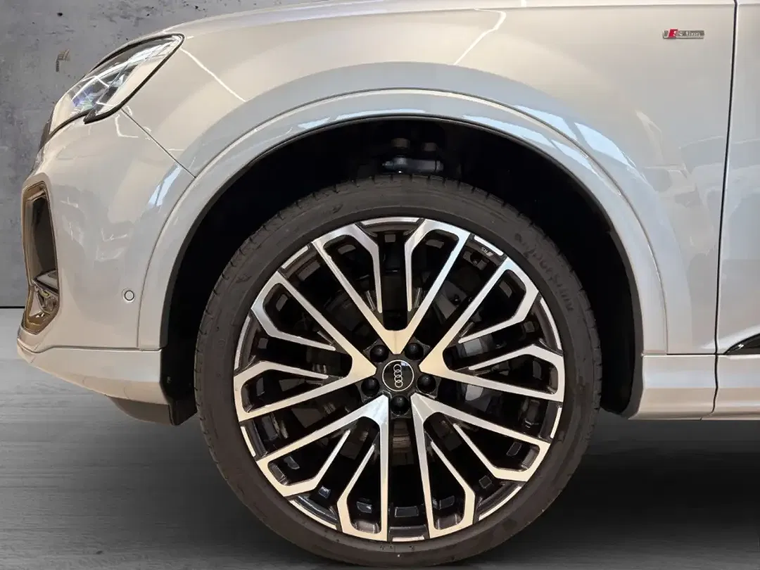 Audi Q7 - Thumbnail 4