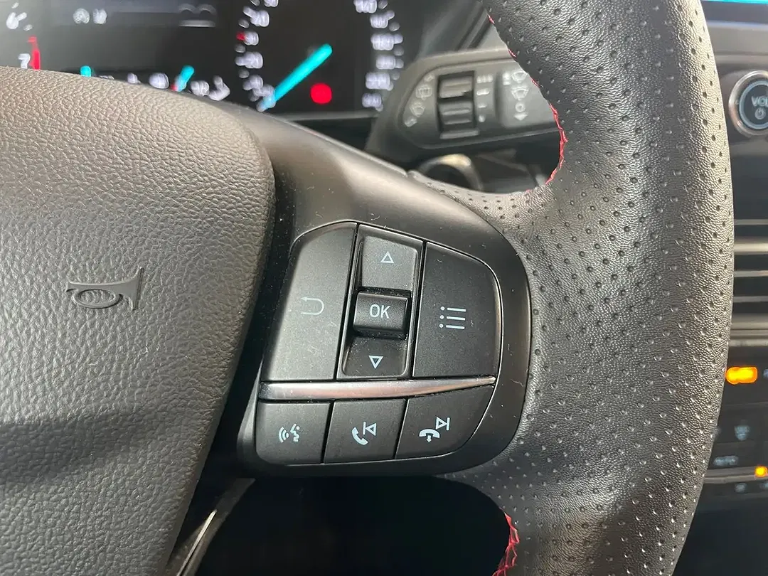 Ford Focus - Thumbnail 11