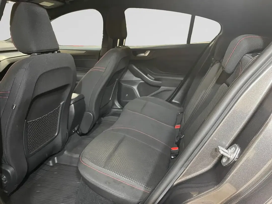 Ford Focus - Thumbnail 6