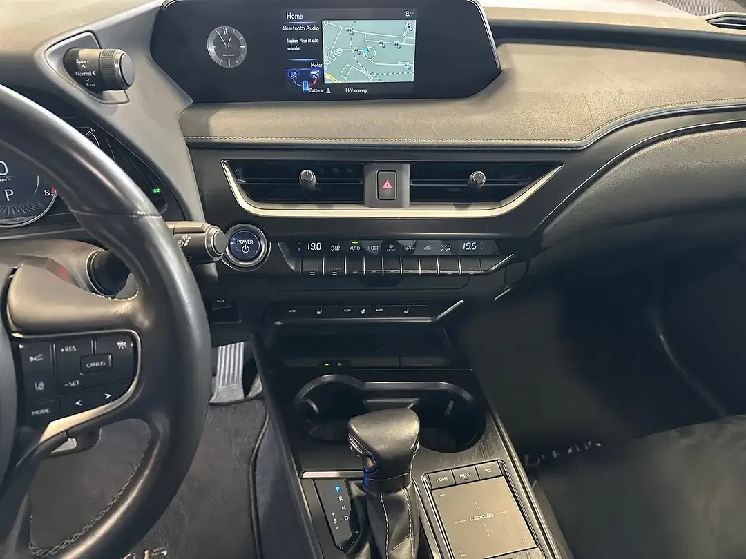 Lexus UX 250h - Thumbnail 12
