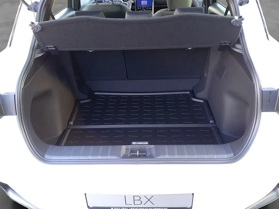 Lexus LBX - Thumbnail 5