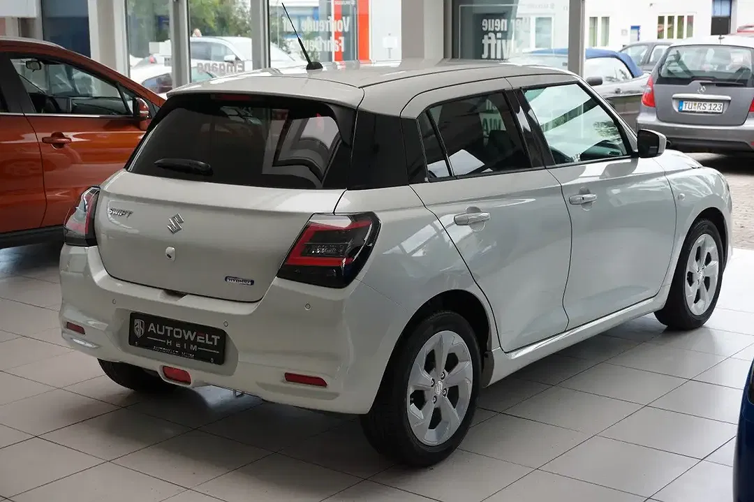 Suzuki Swift - Thumbnail 7