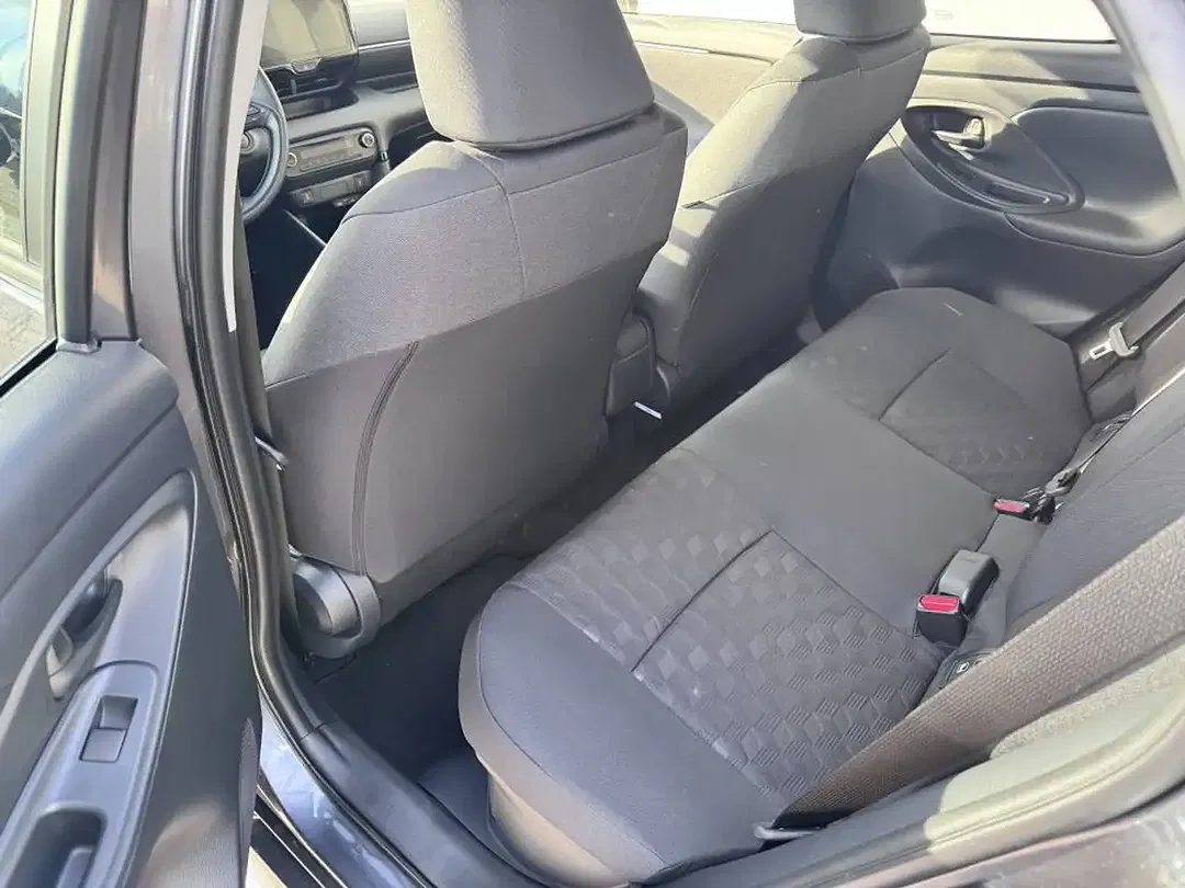 Toyota Yaris - Thumbnail 10