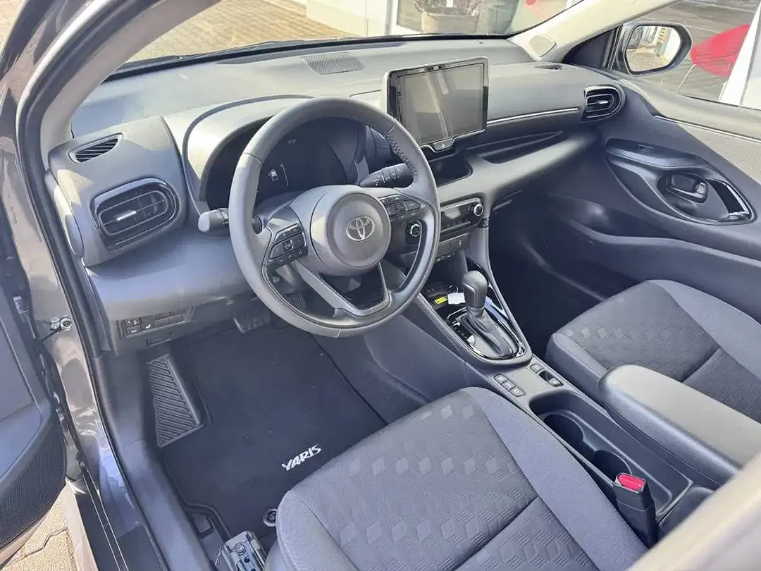 Toyota Yaris - Thumbnail 11
