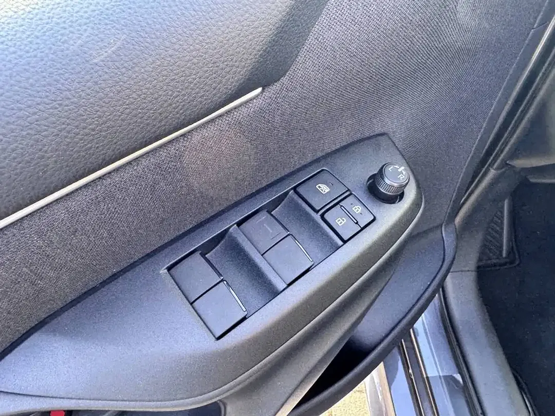 Toyota Yaris - Thumbnail 12
