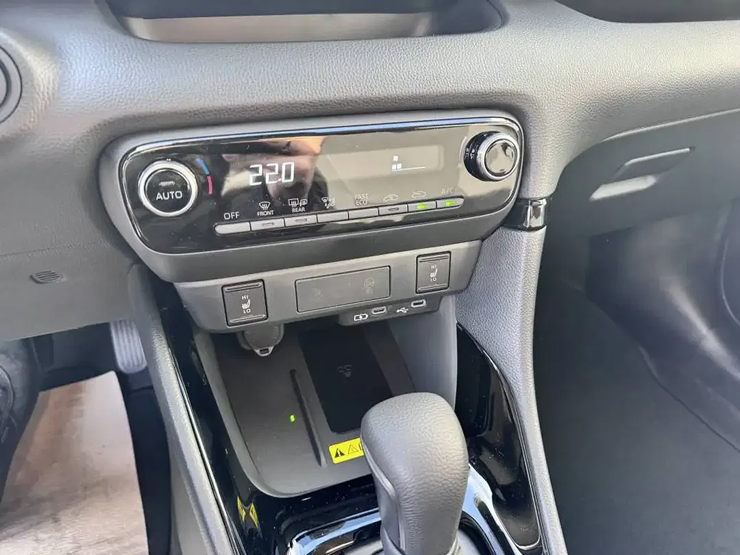 Toyota Yaris - Thumbnail 14