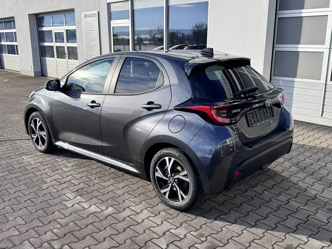 Toyota Yaris - Thumbnail 4