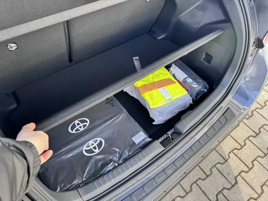 Toyota Yaris - Thumbnail 9