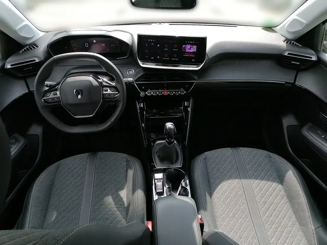 Peugeot 208 - Thumbnail 9