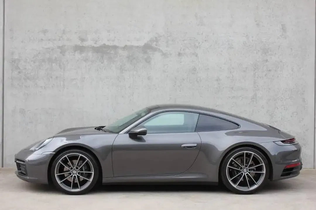 Porsche 992 - Thumbnail 3