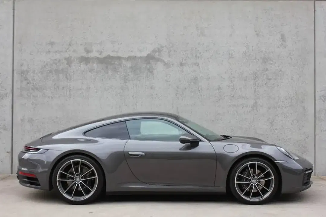Porsche 992 - Thumbnail 5