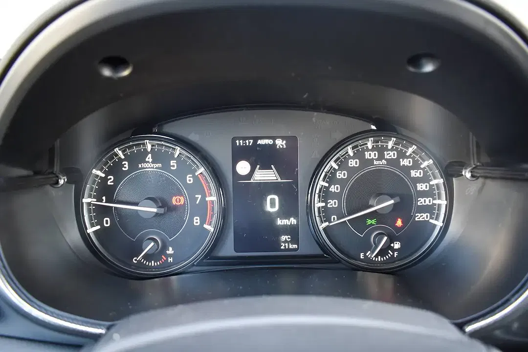 Suzuki Vitara - Thumbnail 14