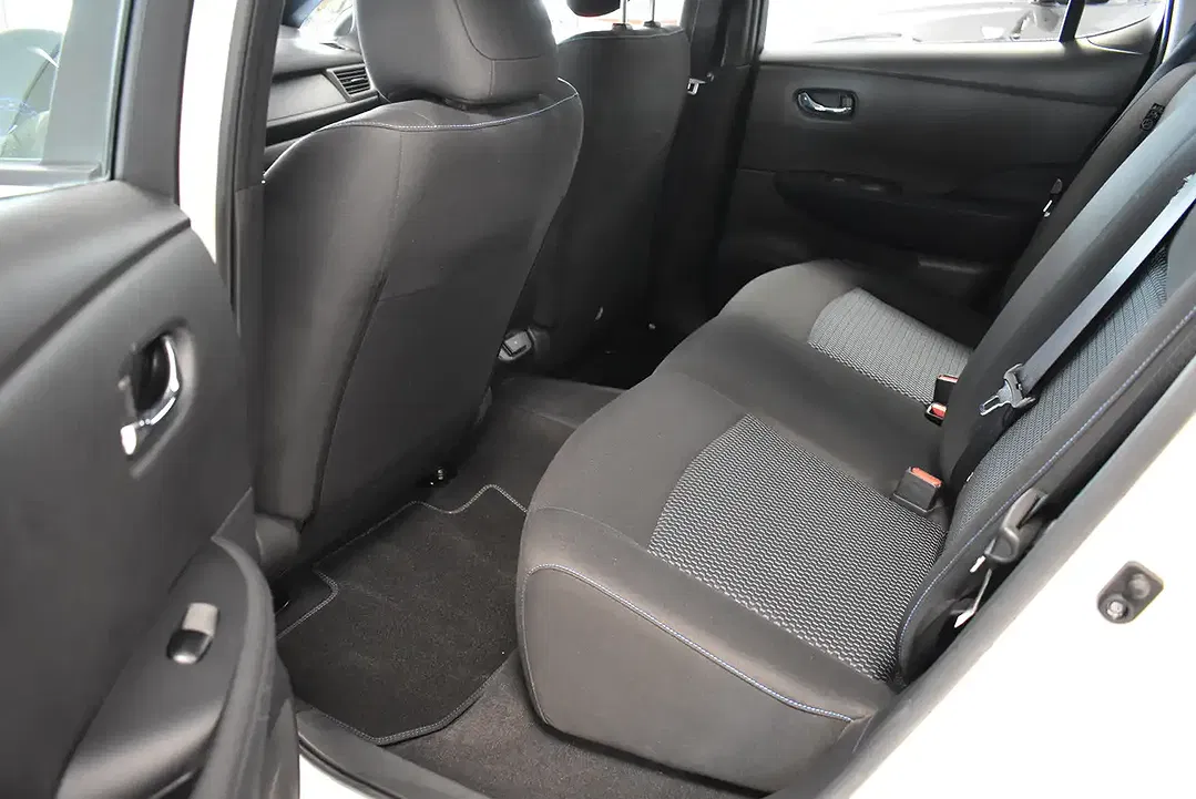 Nissan Leaf - Thumbnail 13