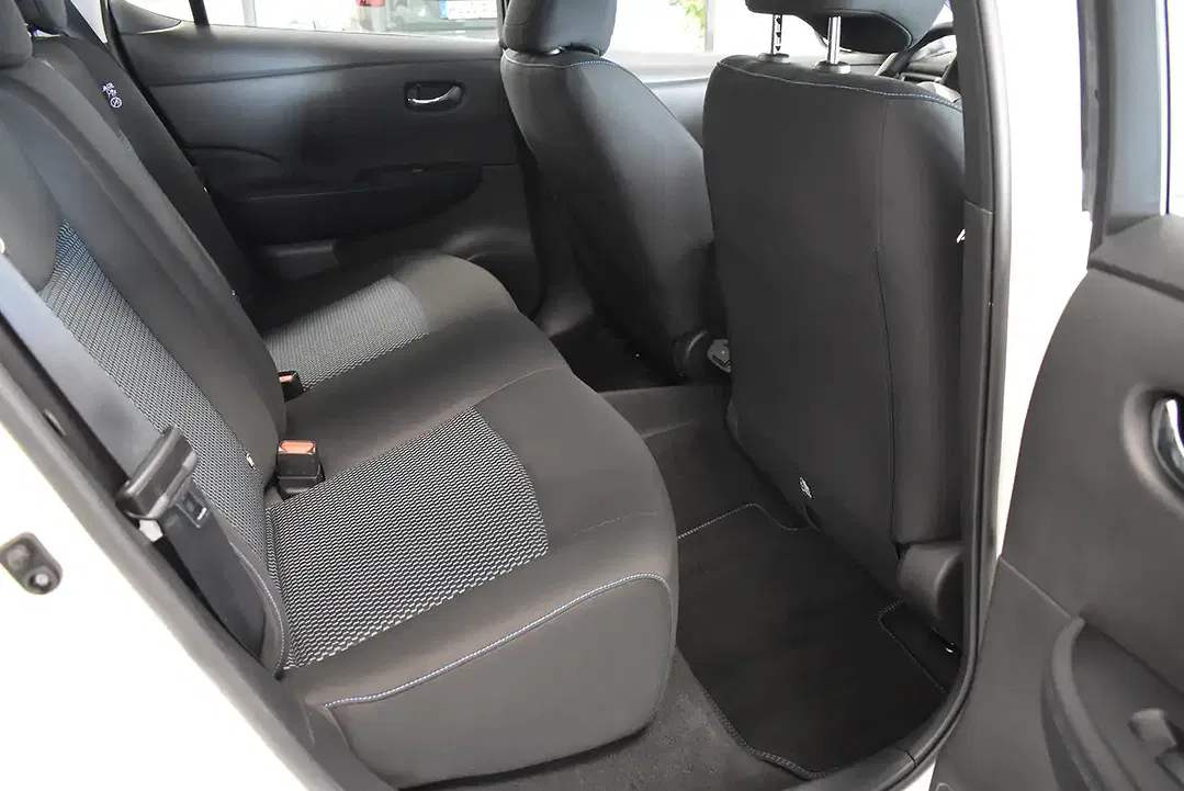 Nissan Leaf - Thumbnail 14