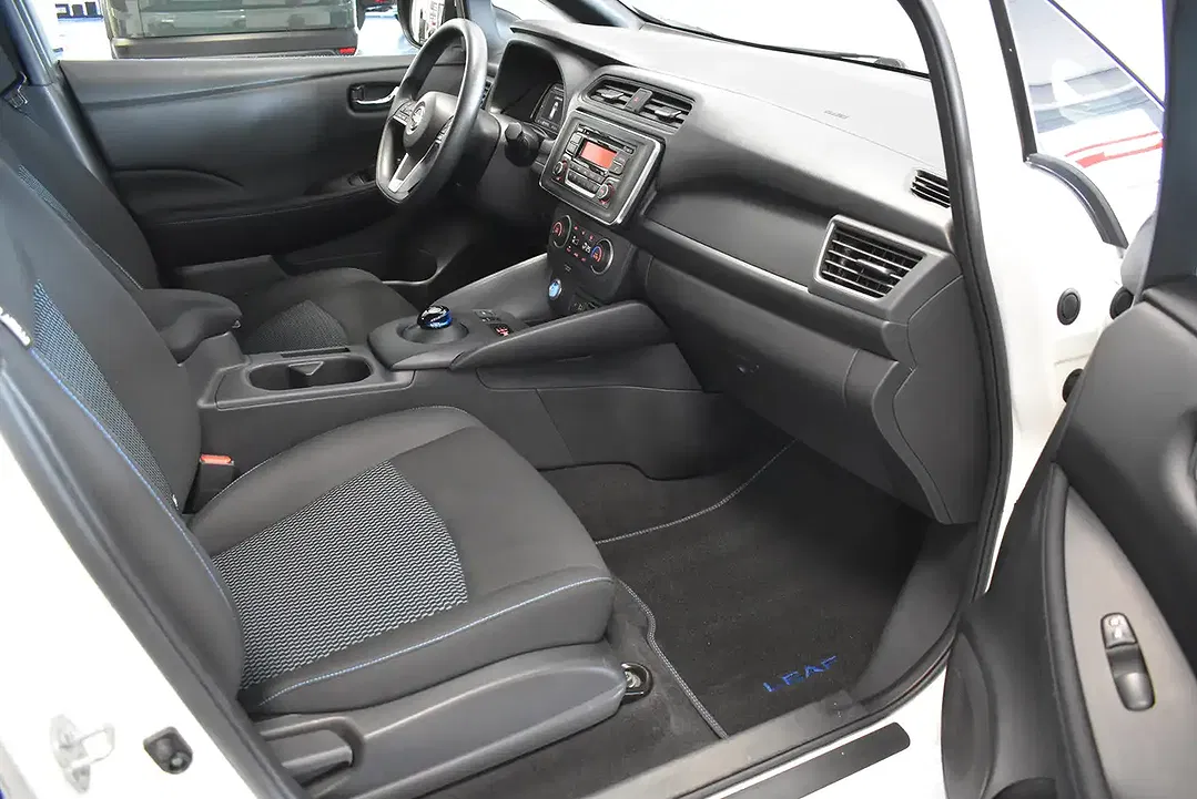 Nissan Leaf - Thumbnail 5