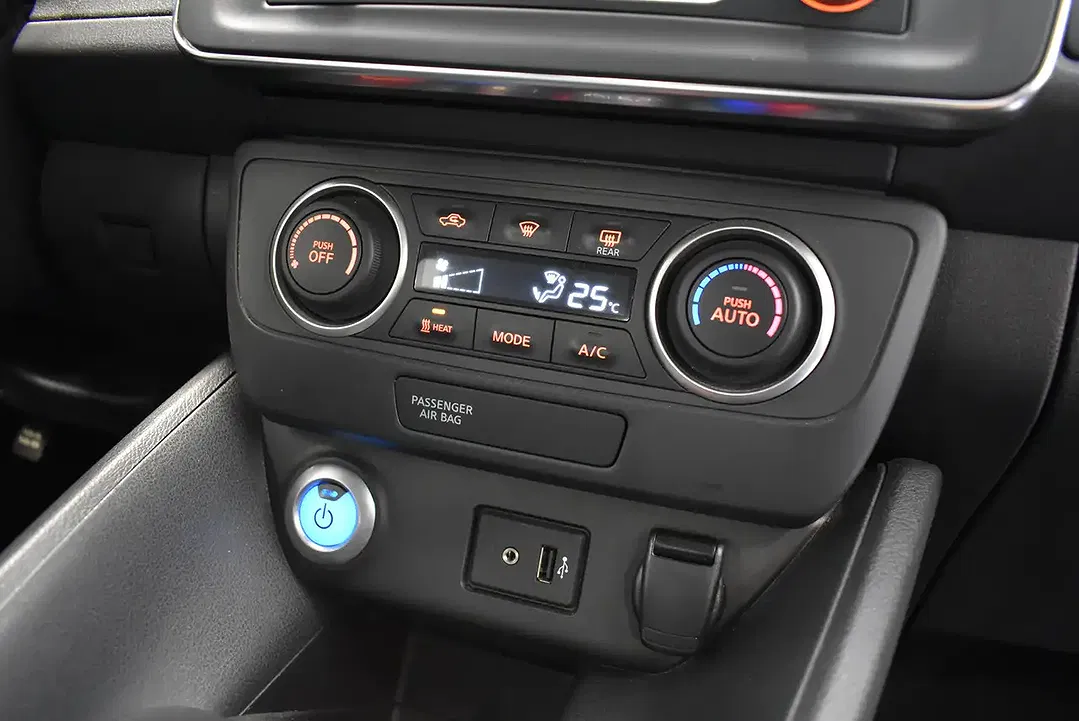 Nissan Leaf - Thumbnail 7